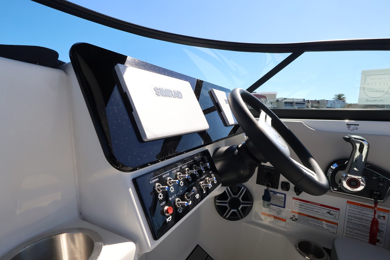 2027 Sea Ray SDX 270 Outboard 26
