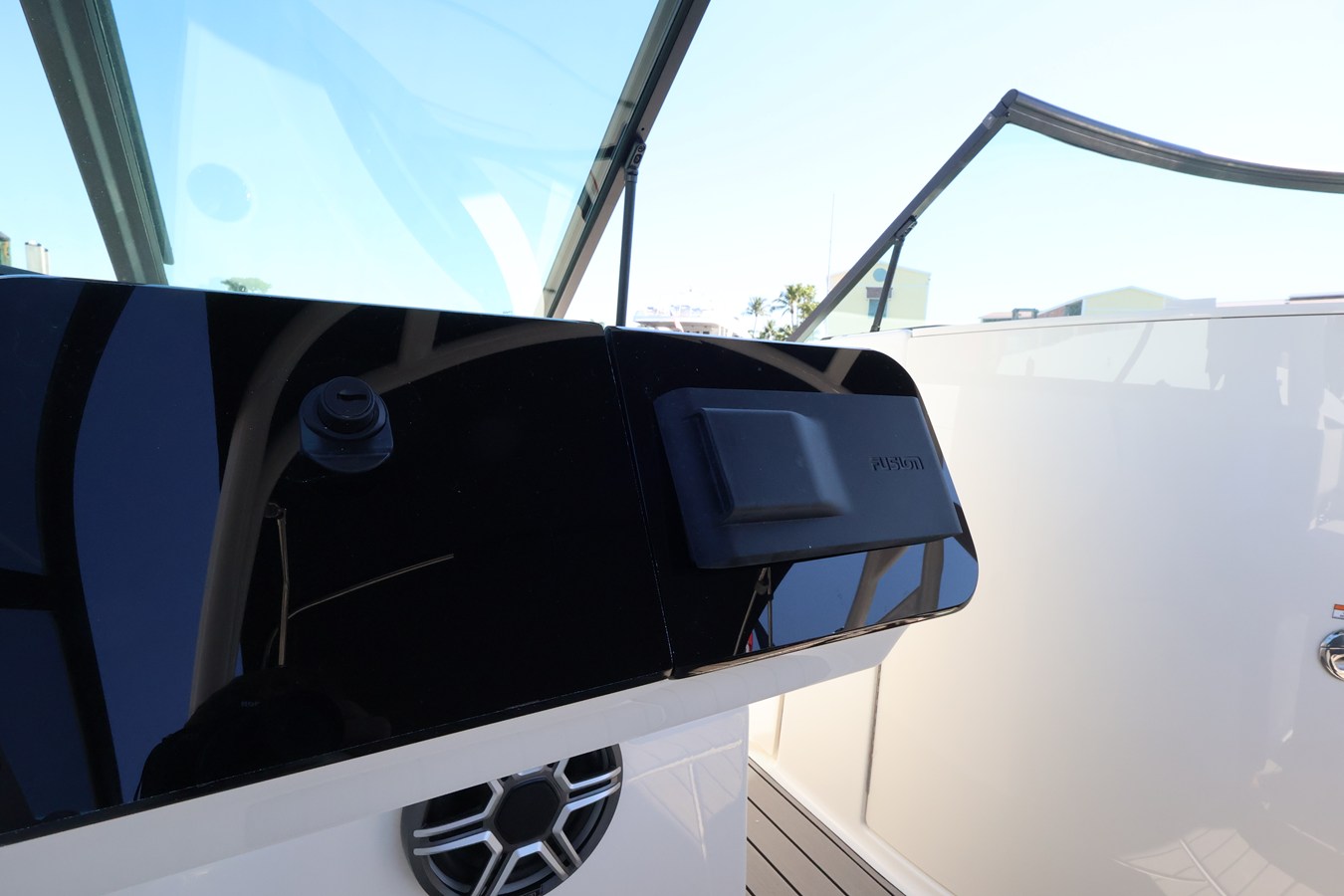 2027 Sea Ray SDX 270 Outboard 27