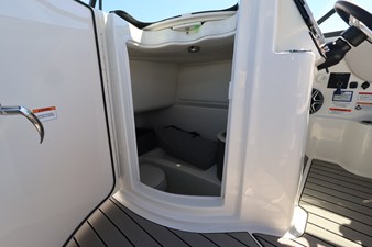 Sea Ray SDX 270 Outboard 28 2027 Sea Ray SDX 270 Outboard 29