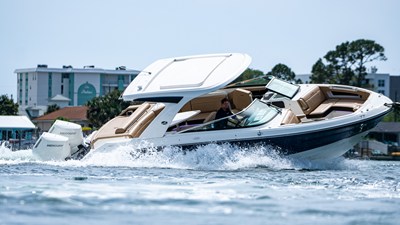 Sea Ray SLX 310 Outboard 6 2026 Sea Ray SLX 310 Outboard 7