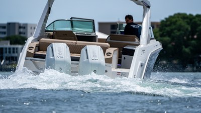 Sea Ray SLX 310 Outboard 9 2026 Sea Ray SLX 310 Outboard 10