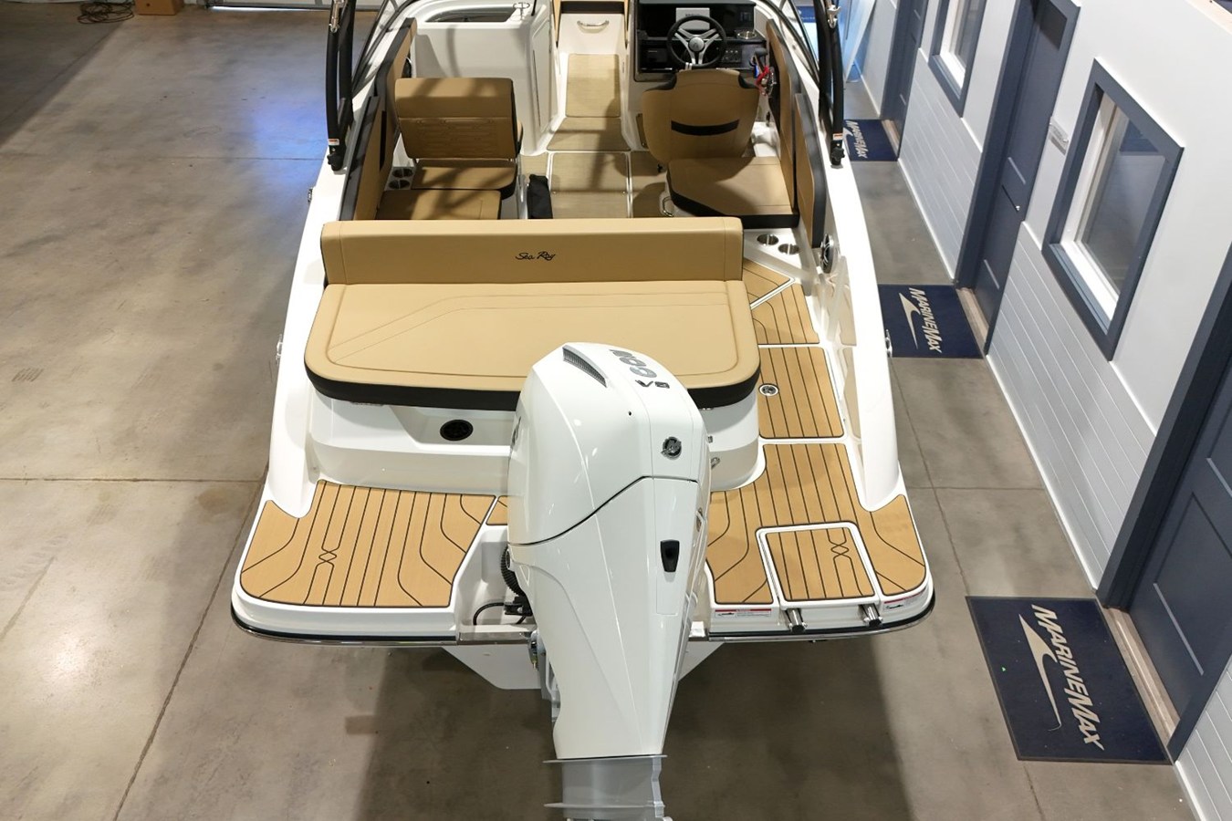 2026 Sea Ray SPX 210 Outboard 5