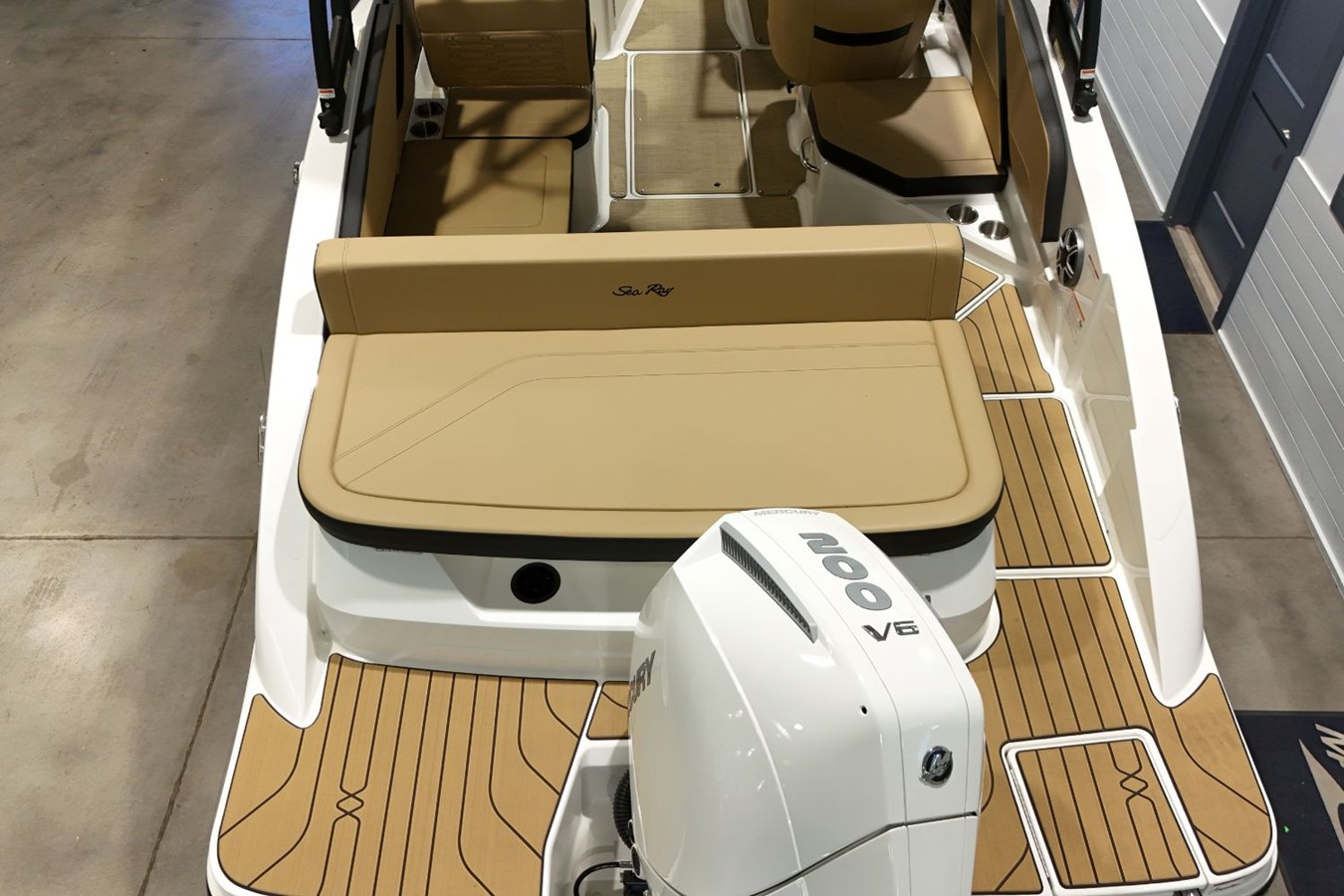 2026 Sea Ray SPX 210 Outboard 6