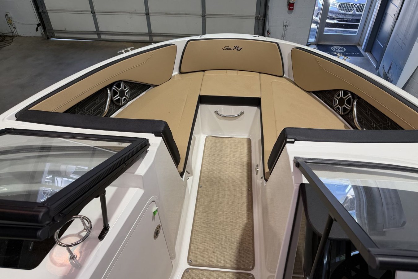 2026 Sea Ray SPX 210 Outboard 24