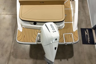 2026 Sea Ray SPX 210 Outboard 7