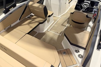 2026 Sea Ray SPX 210 Outboard 12