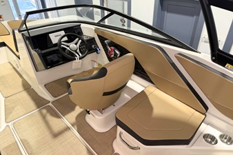 2026 Sea Ray SPX 210 Outboard 14