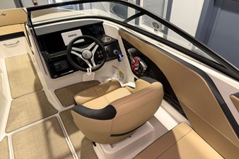 2026 Sea Ray SPX 210 Outboard 15