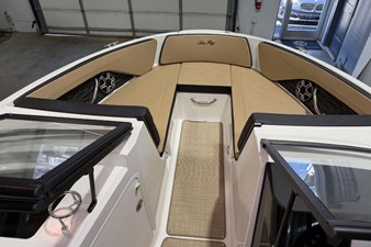 2026 Sea Ray SPX 210 Outboard 24