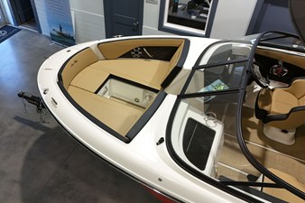 2026 Sea Ray SPX 210 Outboard 26