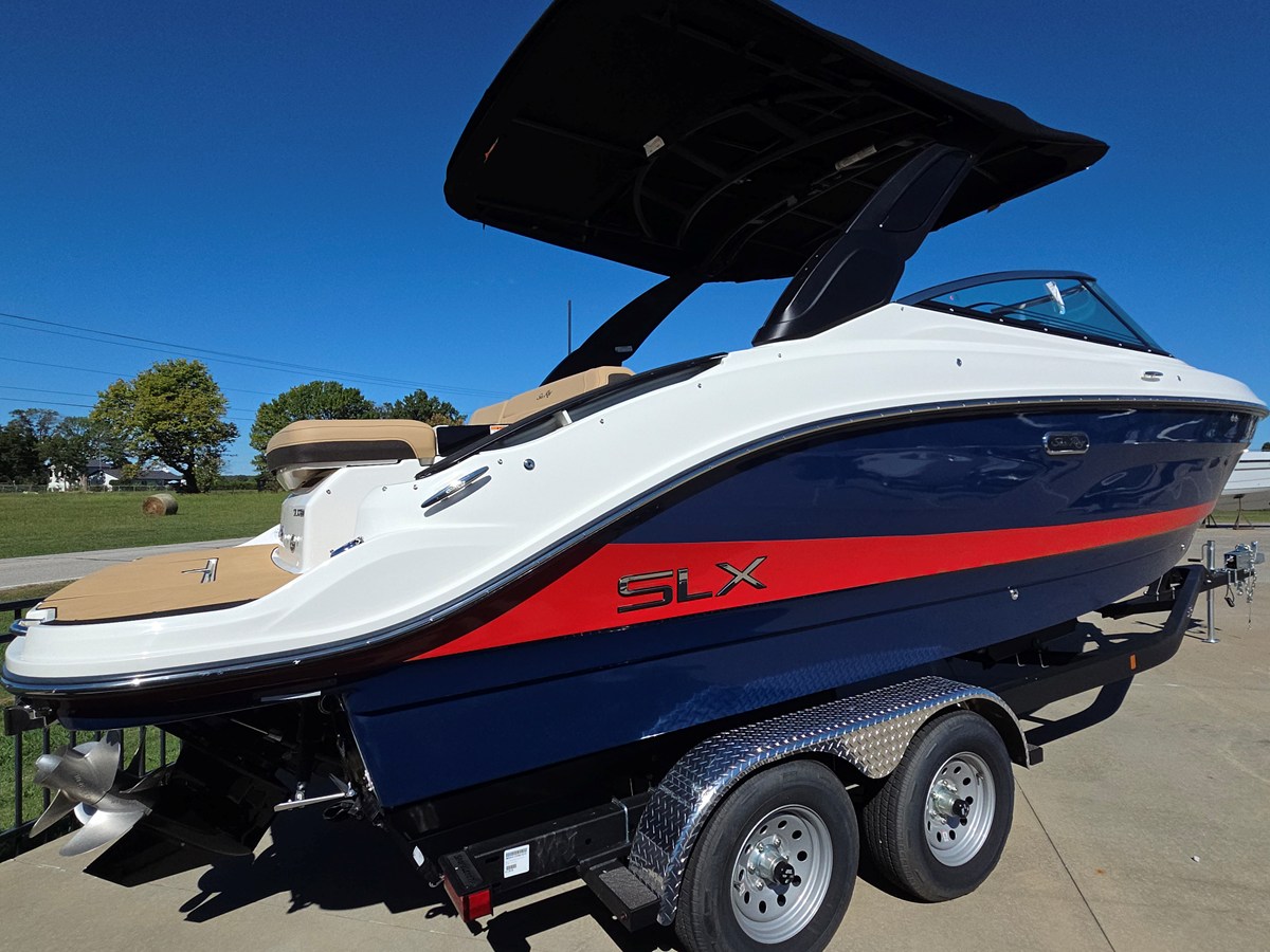 2027 Sea Ray SLX 260 2