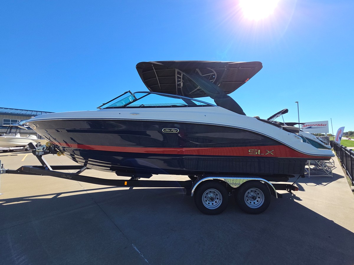 2027 Sea Ray SLX 260 3