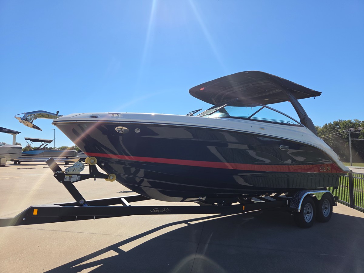 2027 Sea Ray SLX 260 4