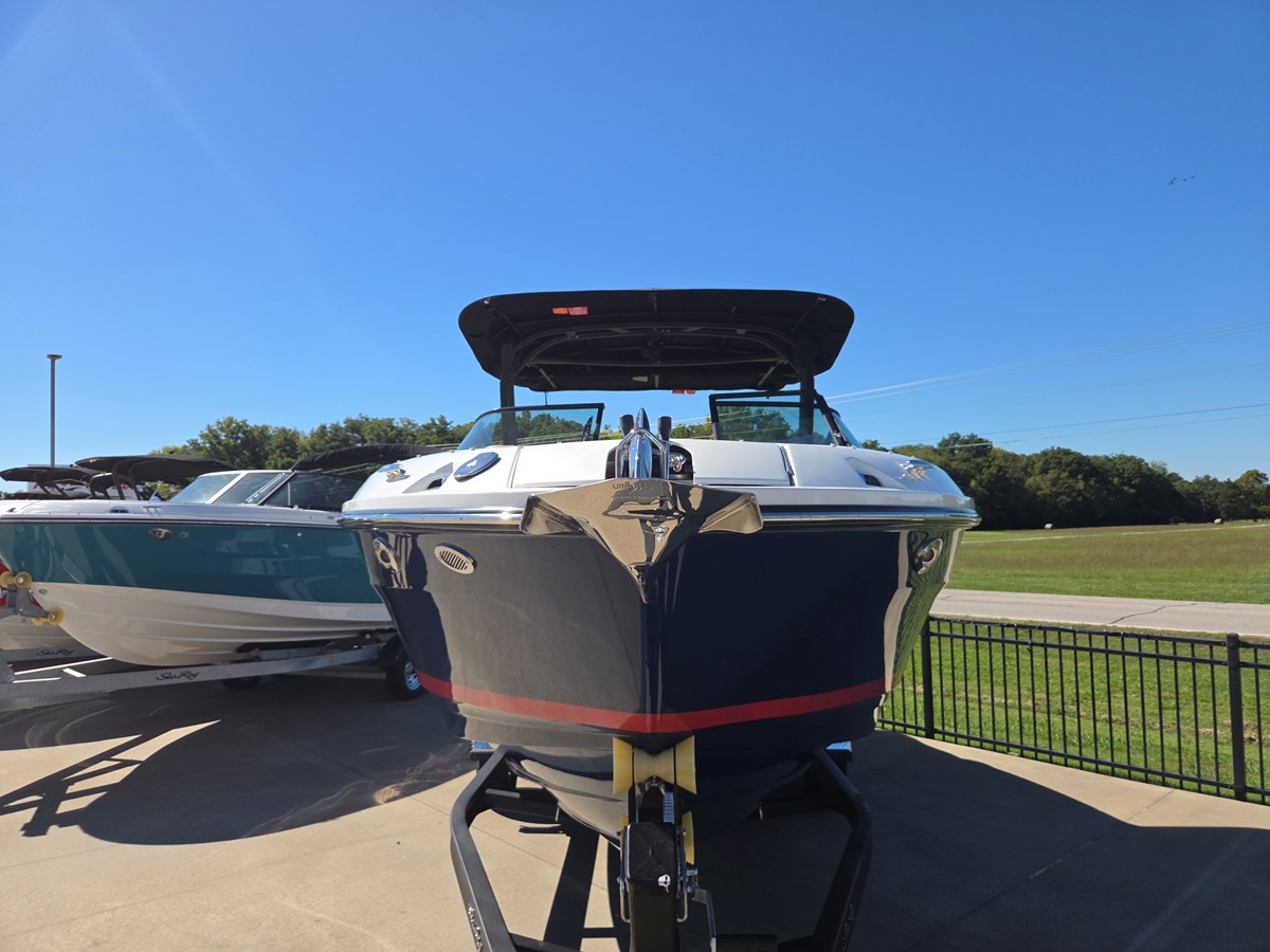 2027 Sea Ray SLX 260 9
