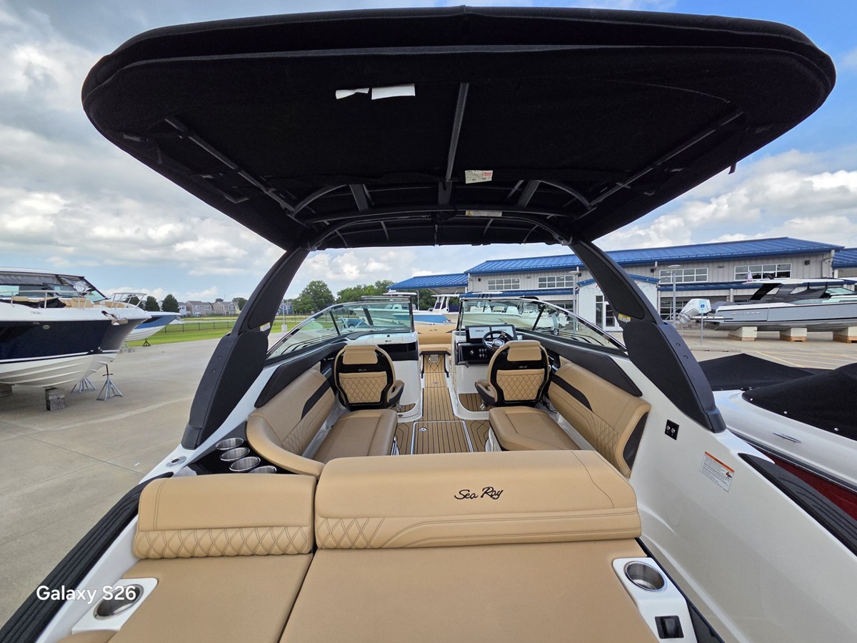 2027 Sea Ray SLX 260 12
