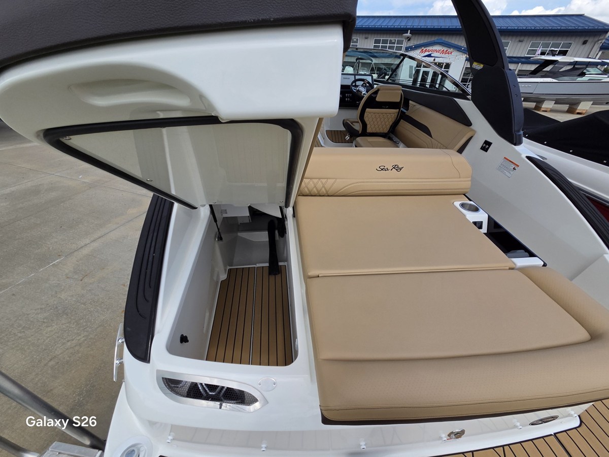 2027 Sea Ray SLX 260 16
