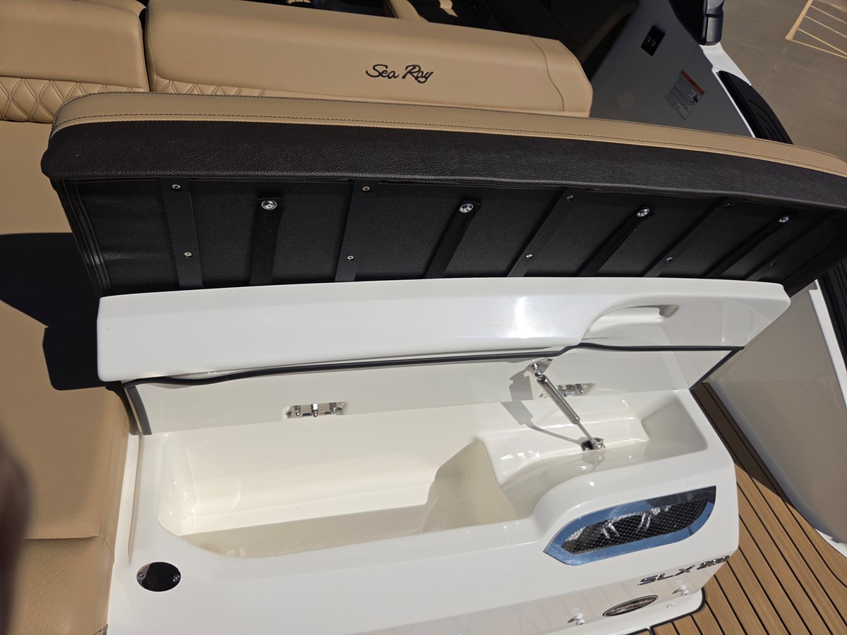 2027 Sea Ray SLX 260 19