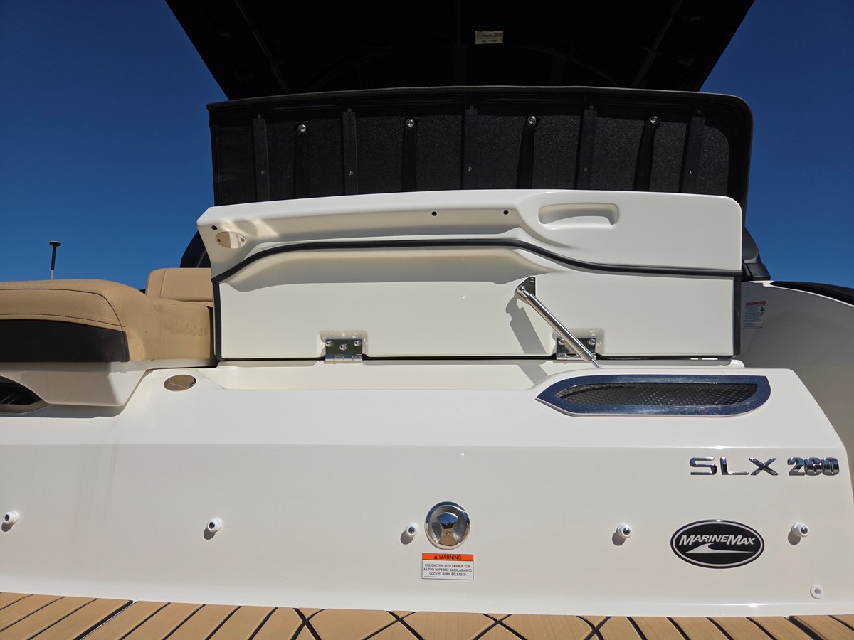 2027 Sea Ray SLX 260 20