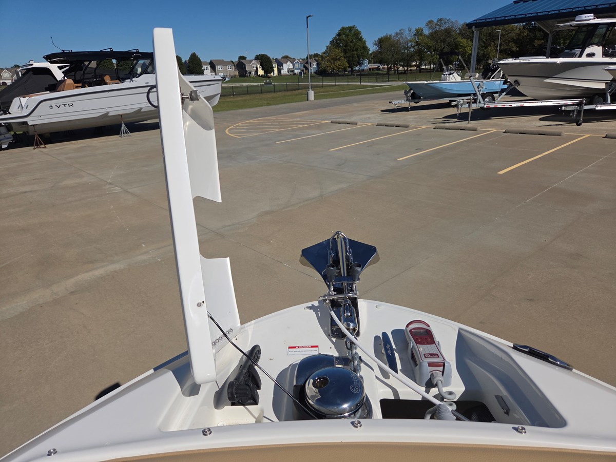 2027 Sea Ray SLX 260 32