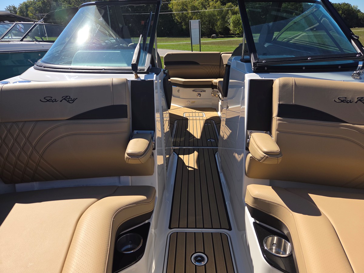2027 Sea Ray SLX 260 34