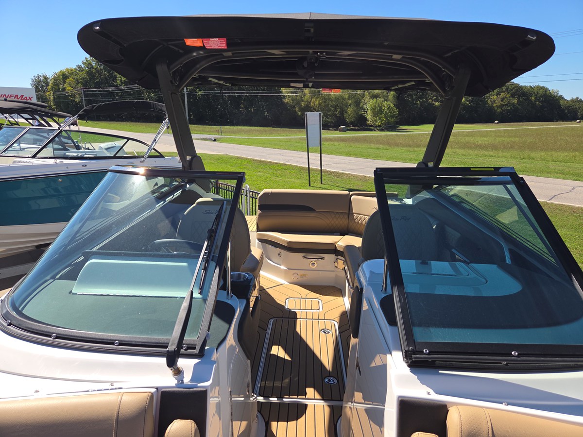 2027 Sea Ray SLX 260 38