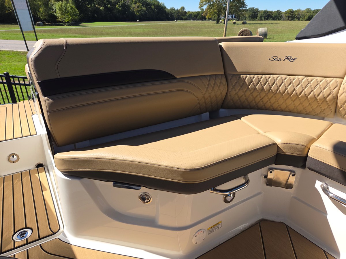 2027 Sea Ray SLX 260 44