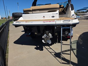 2027 Sea Ray SLX 260 10