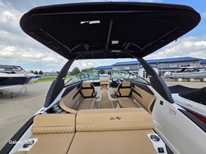 2027 Sea Ray SLX 260 12