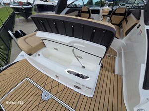 2027 Sea Ray SLX 260 18