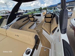 2027 Sea Ray SLX 260 21