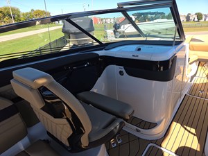2027 Sea Ray SLX 260 25