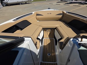 2027 Sea Ray SLX 260 31