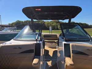 2027 Sea Ray SLX 260 37