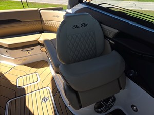 2027 Sea Ray SLX 260 39