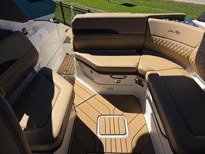 2027 Sea Ray SLX 260 40