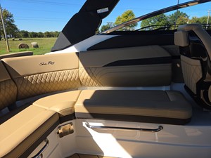 2027 Sea Ray SLX 260 45