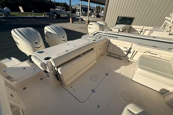 Grady-White Freedom 325 4 2026 Grady-White Freedom 325 5