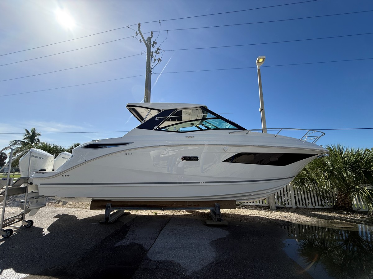 2027 Sea Ray Sundancer 320 Outboard 1