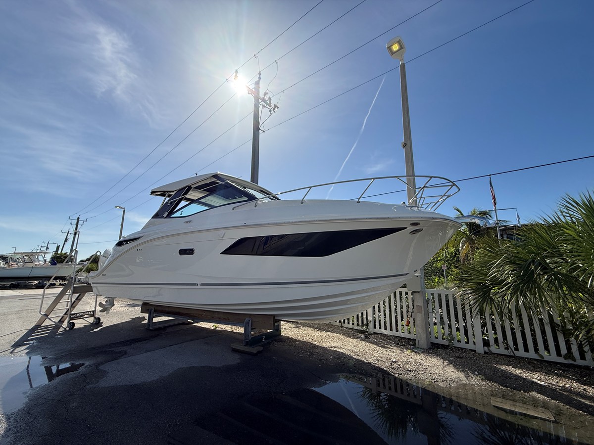 2027 Sea Ray Sundancer 320 Outboard 2