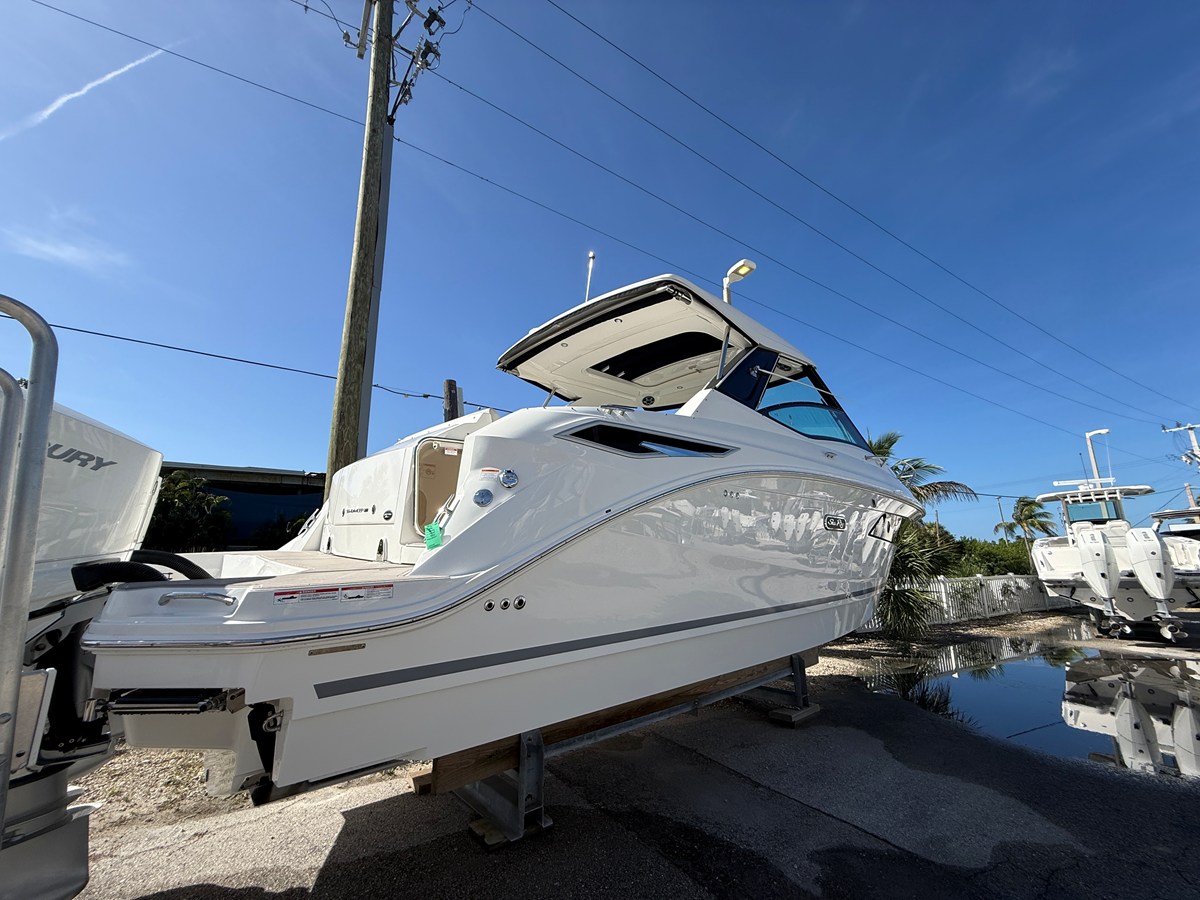 2027 Sea Ray Sundancer 320 Outboard 3