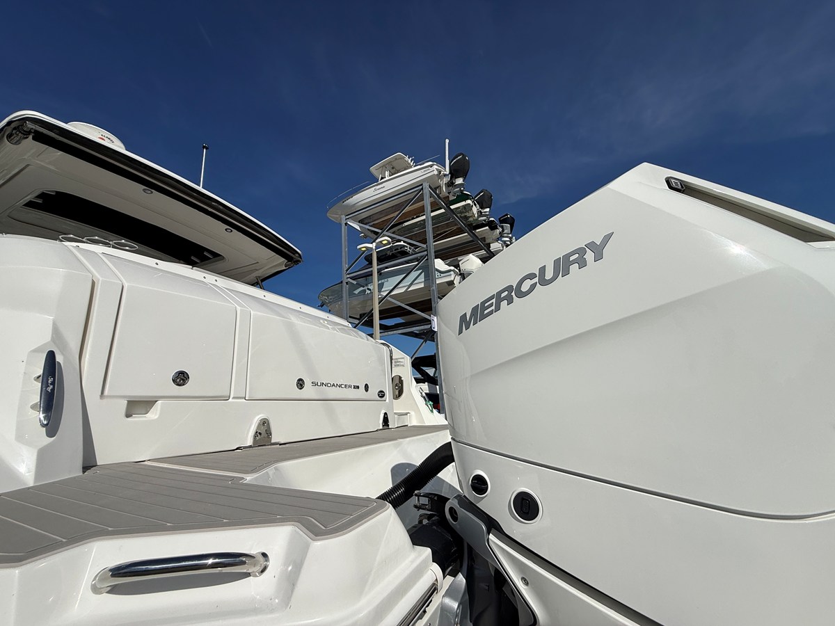 2027 Sea Ray Sundancer 320 Outboard 4