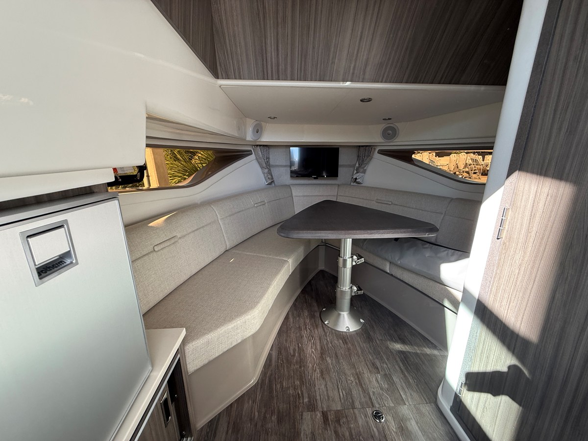 2027 Sea Ray Sundancer 320 Outboard 16