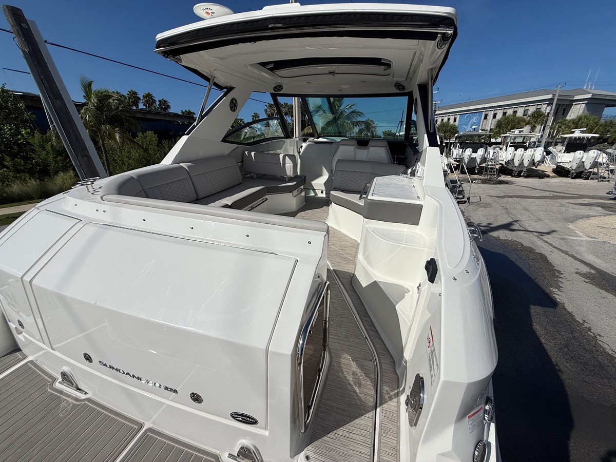 2027 Sea Ray Sundancer 320 Outboard 33