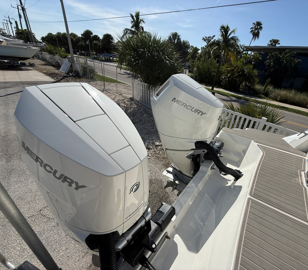 2027 Sea Ray Sundancer 320 Outboard 35