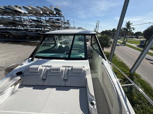 2027 Sea Ray Sundancer 320 Outboard 7