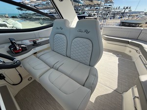 2027 Sea Ray Sundancer 320 Outboard 10