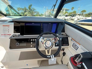 2027 Sea Ray Sundancer 320 Outboard 12
