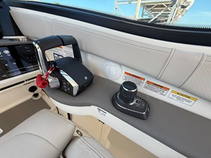 2027 Sea Ray Sundancer 320 Outboard 13