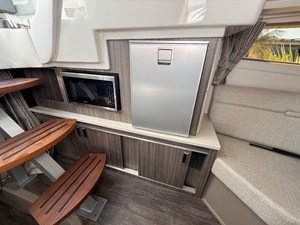 2027 Sea Ray Sundancer 320 Outboard 23