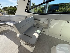 2027 Sea Ray Sundancer 320 Outboard 26